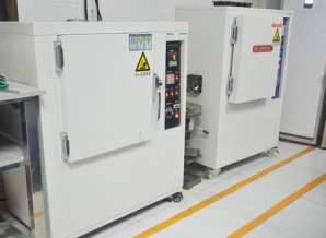 老(lao)化(hua)試(shi)驗箱